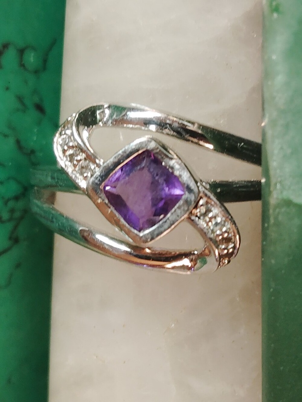 UNIQUE & BEAUTIFUL,  ✔️AFRICAN AMETHYST & WHITE TOPAZ, SOLID STERLINGRING. SZ- 7